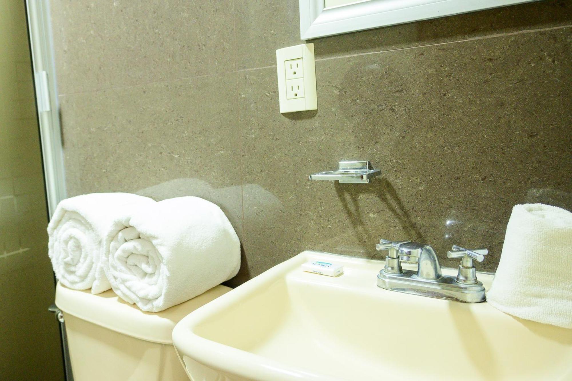 Hotel Acuario En Ocotlan Eksteriør bilde